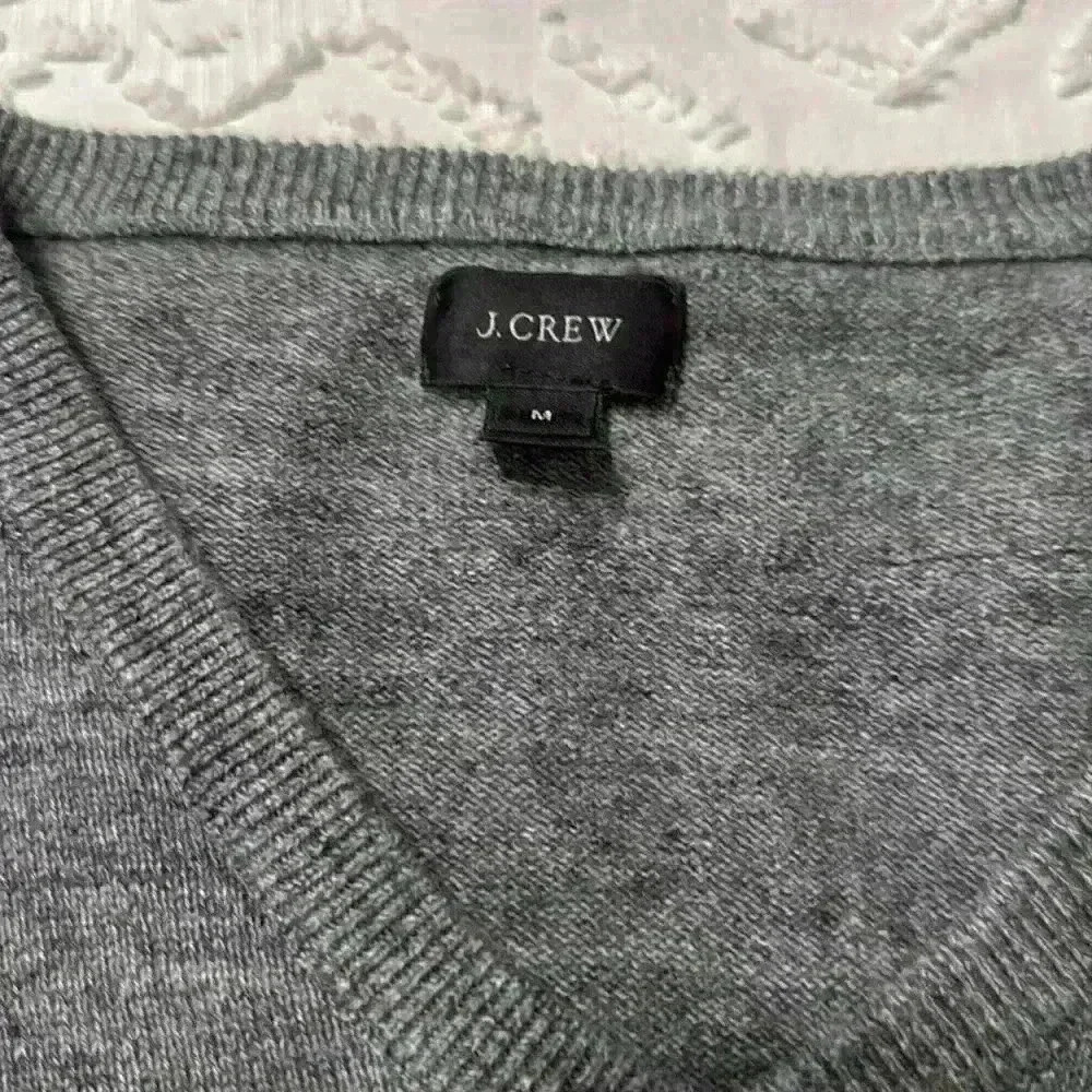 J. Crew Gray V-Neck Lightweight Cotton Men’s Sweater Size Medium - Picture 2 of 7